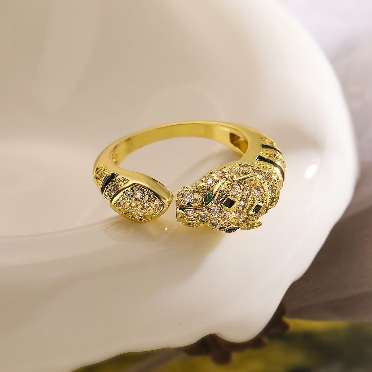 Anello in Rame Minimalista a Forma di Leopardo Placcato Oro con Zirconi Micro-Pavé da Donna