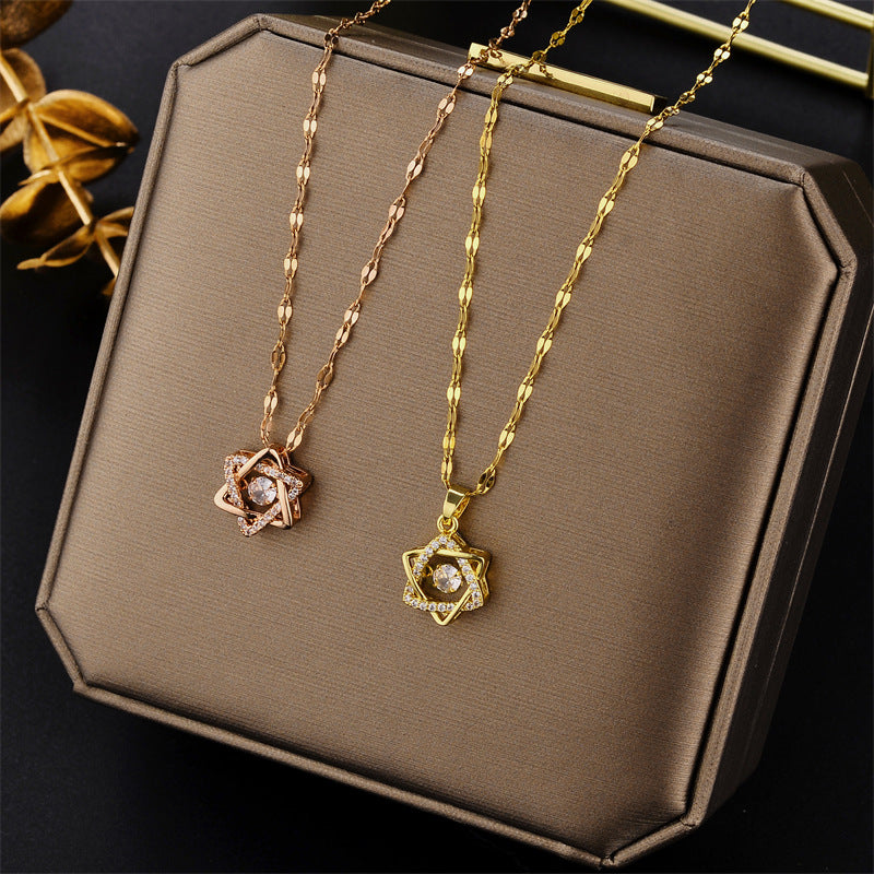Elegante Collana con Ciondolo Esagramma da Donna in Acciaio al Titanio con Intarsi di Strass e Placcatura in Oro Rosa 18K