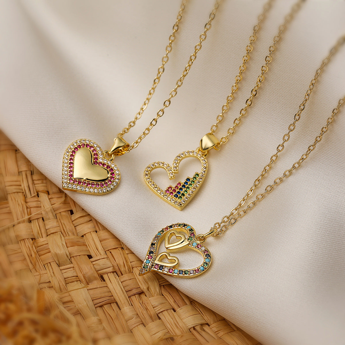 Minimalist Heart-Shaped Copper Pendant Necklace with 18K Gold Plating and Zircon Inlay for Women