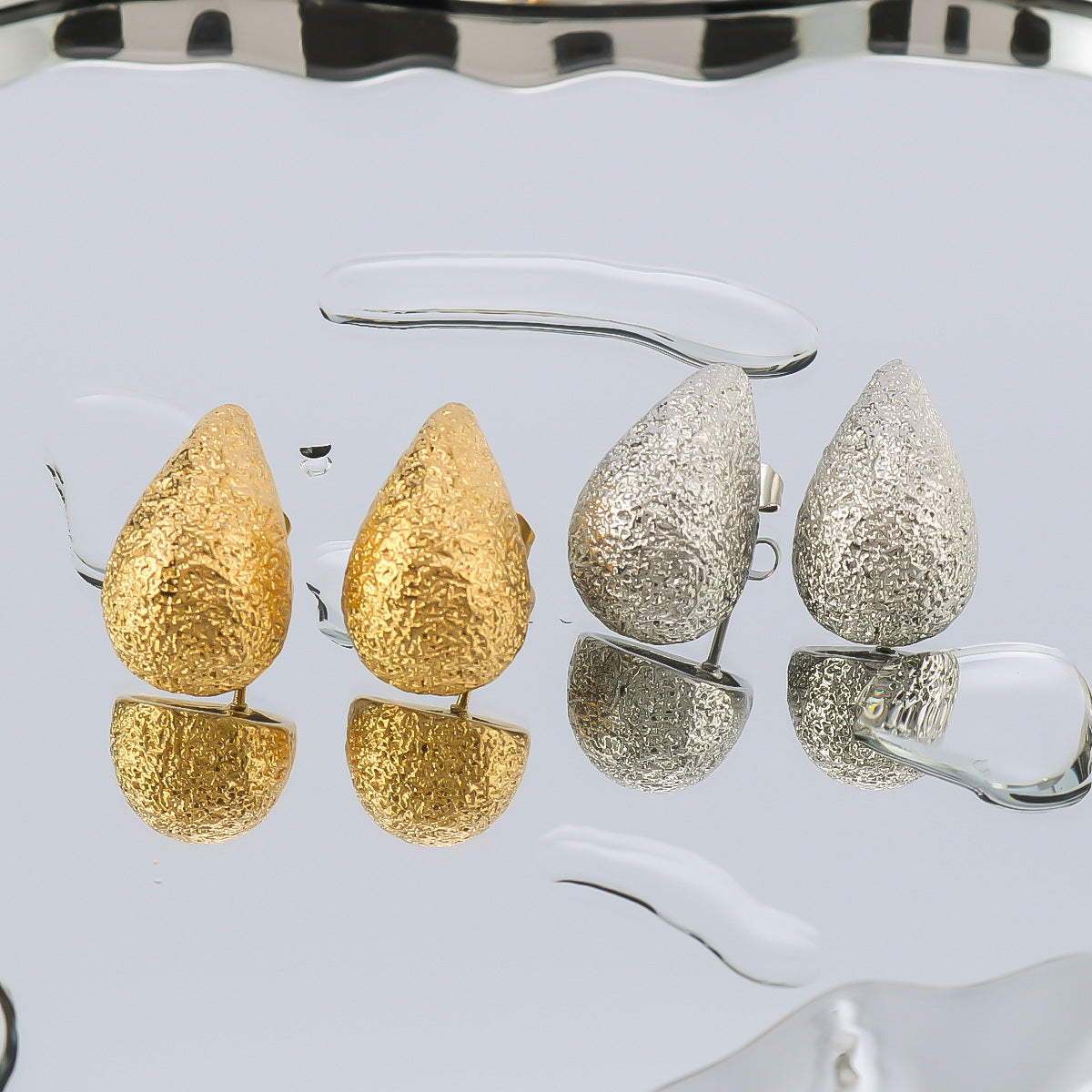 Orecchini ipoallergenici a goccia minimalisti in acciaio inossidabile opaco placcati in oro 18 carati