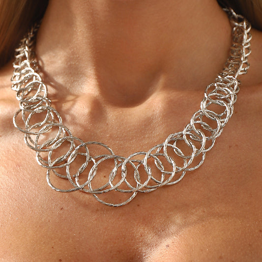 Minimalist Geometric Round Metal Choker Necklace with Electroplated Finish for Unisex Wear