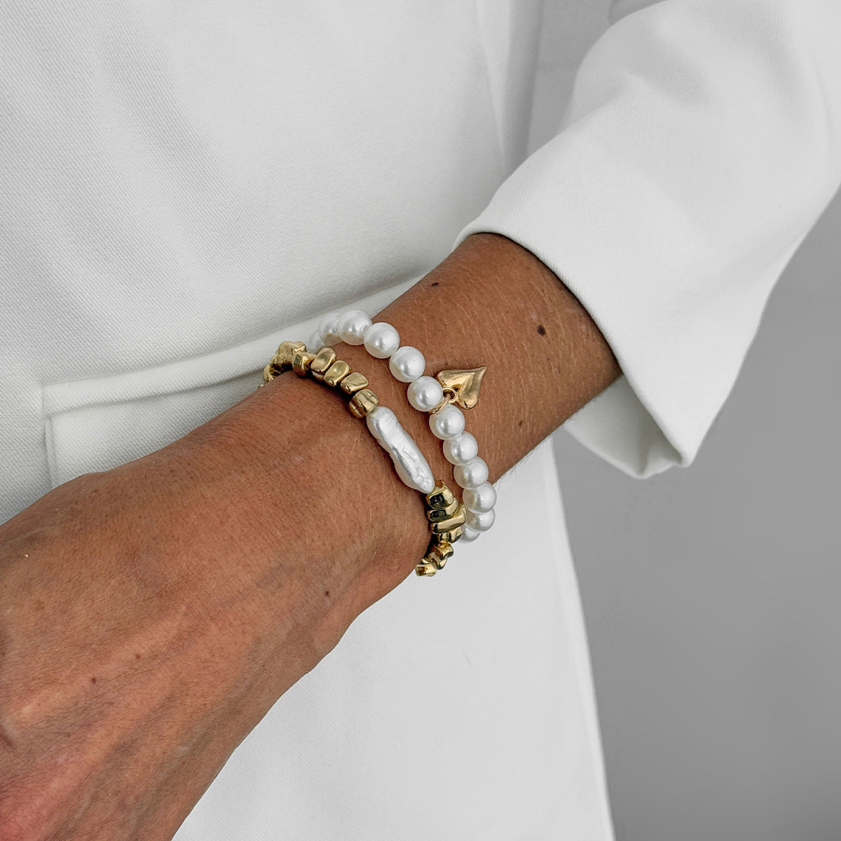 Minimalist Geometric Heart Resin Bracelet with Faux Pearl Plated Finish for Women