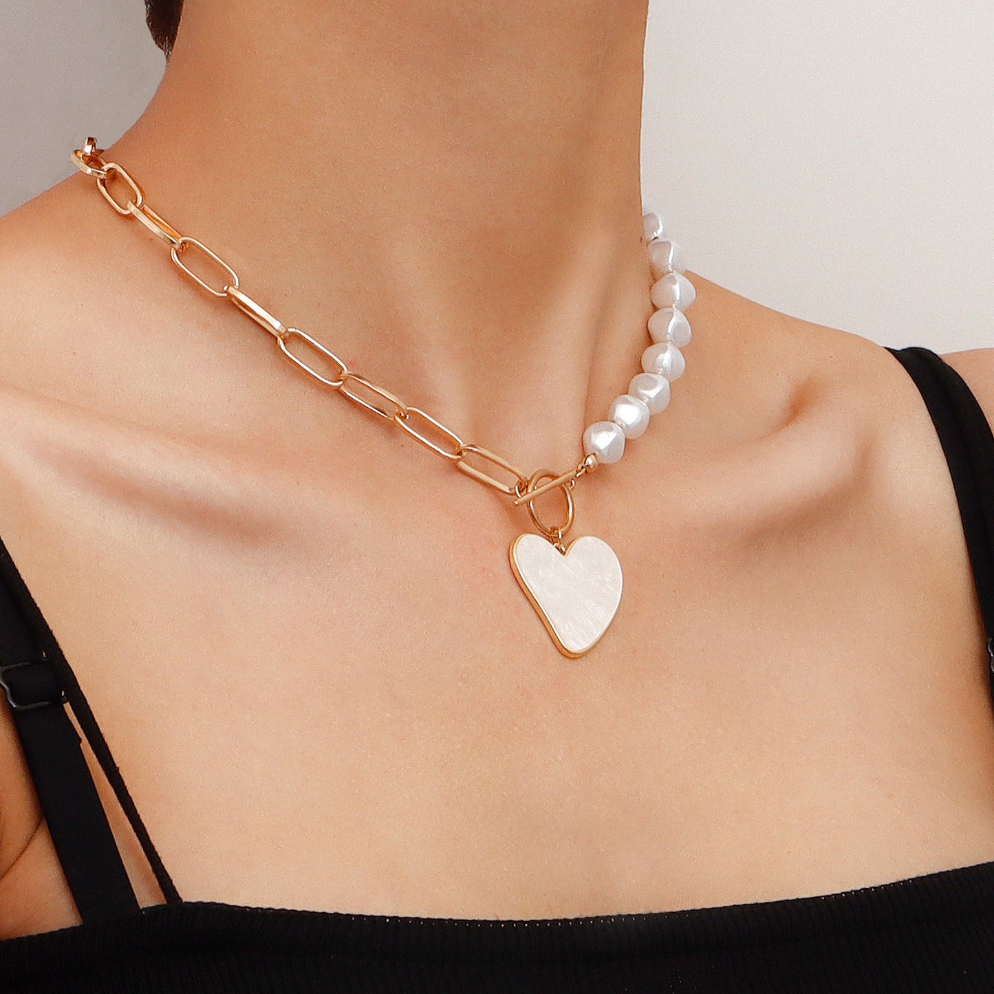 Fashionable Geometric Rhombus Pearl Heart Mother-of-Pearl Pendant Necklace for Women Alloy Chain with Plating Finish