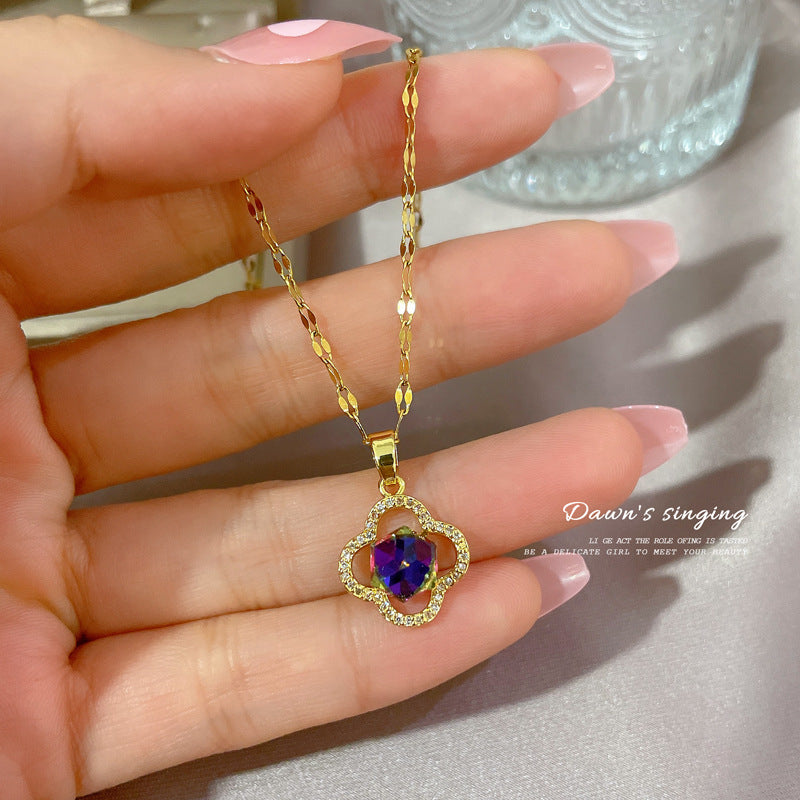 Collana con Pendente a Quadrifoglio Minimalista in Acciaio al Titanio con Intarsio di Strass da Donna