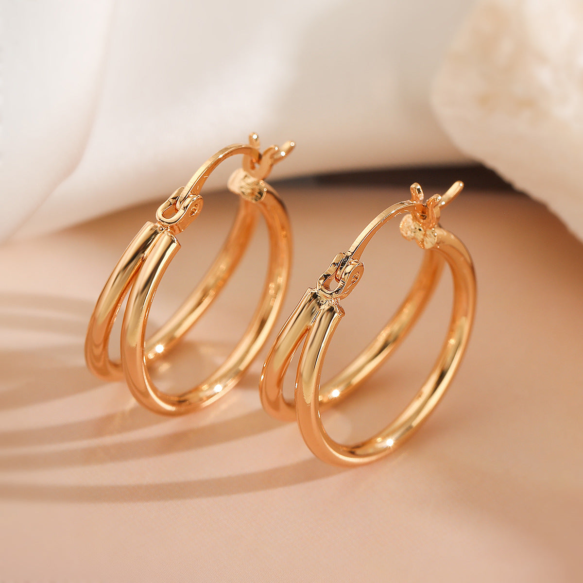 Orecchini a Cerchio Geometrici Minimalisti di Lusso per Donne Realizzati in Ottone con Placcatura in Oro 18K e Design Irregolare