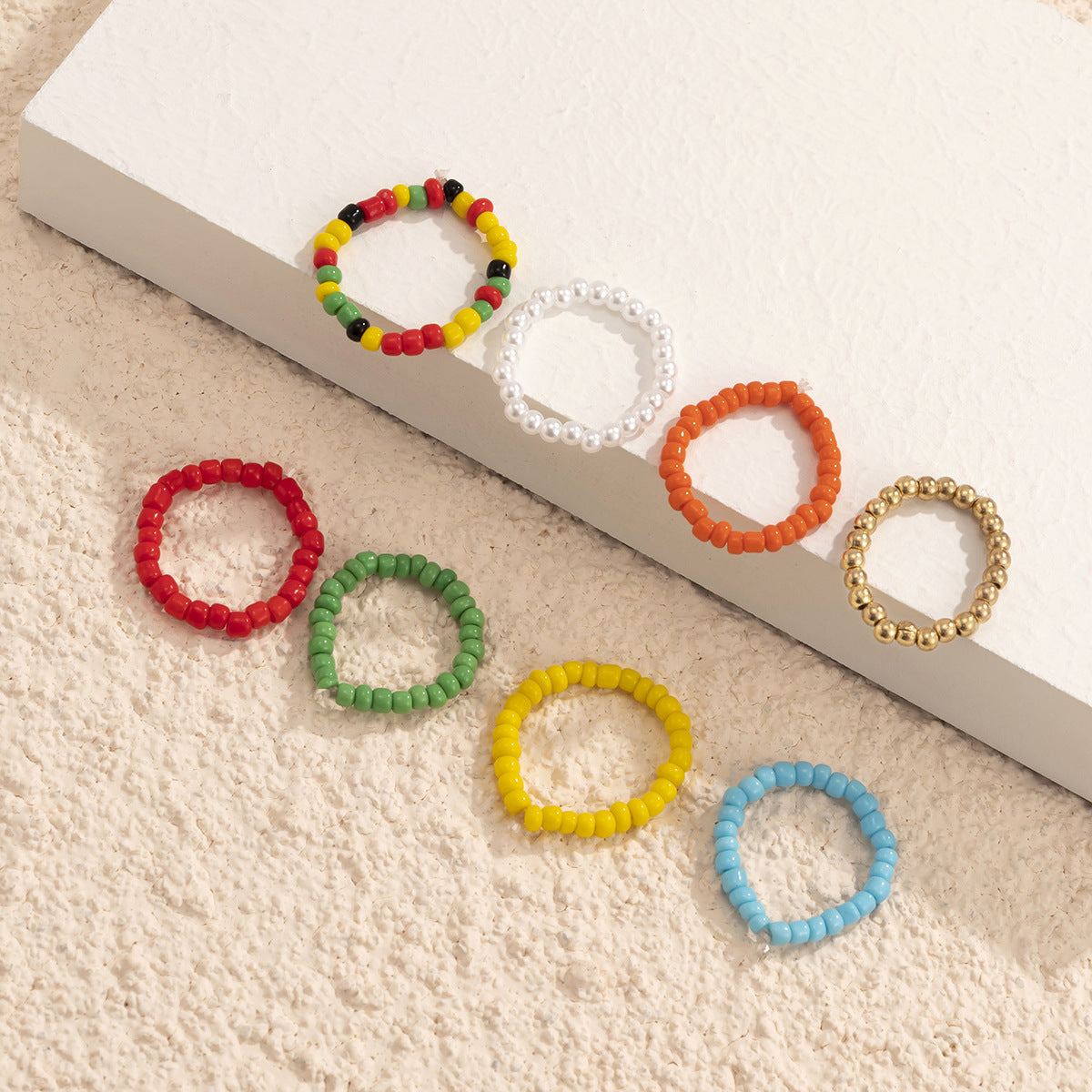 Conjunto de anillos de cuentas hechos a mano para mujer, estilo geométrico, con resina y mini cuentas de colores a juego