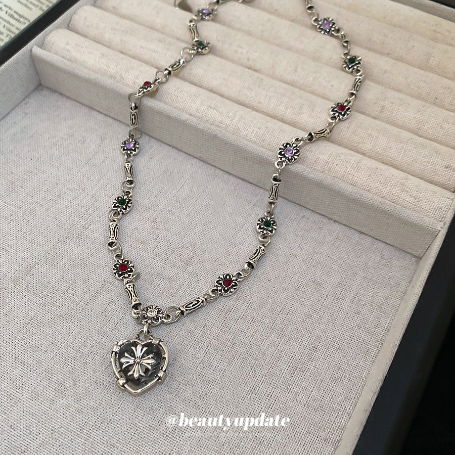 Collana Minimalista Cool Chic con Ciondolo a Croce a Forma di Cuore con Strass per Donna, Delicata Catena alla Clavicola, Gioielli di Lusso a Strati