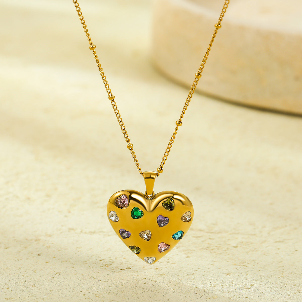 Collar de moda con colgante de acero inoxidable chapado en oro de 18 quilates en forma de corazón para mujer con incrustaciones de circonitas de colores