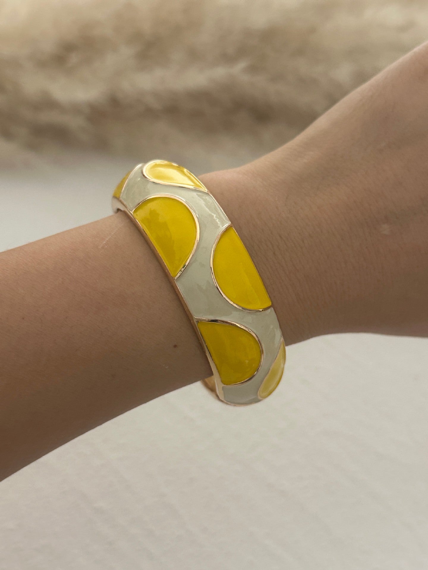 Vintage High Saturation Yellow Drip Oil Plated Alloy Heart Bracelet