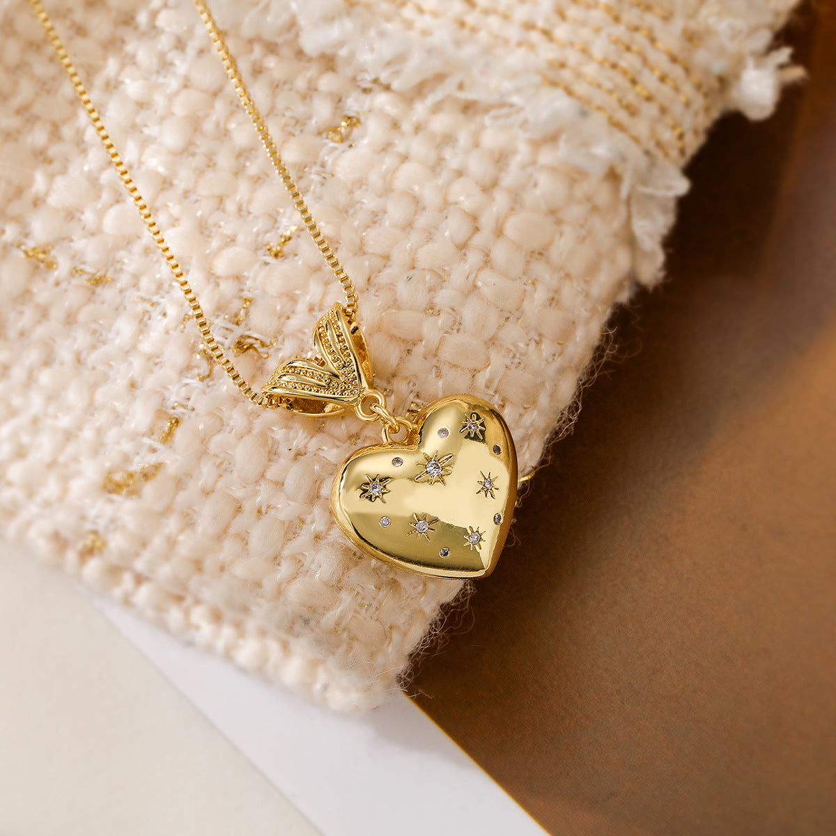 Collana con Pendente a Cuore Minimalista in Rame, Placcata Oro 18K e con Accenti di Zircone per Donna