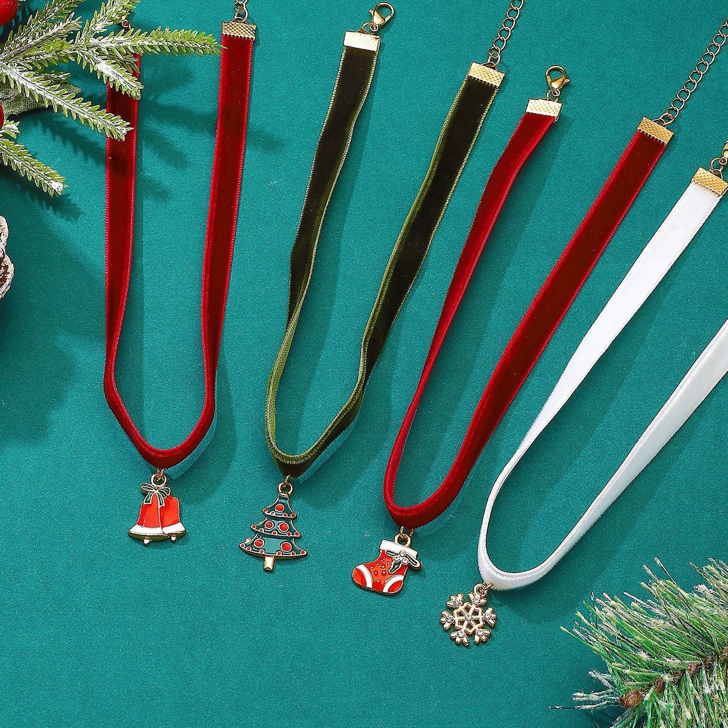 Collana girocollo vintage natalizia da donna con ciondolo a campana in lega, design geometrico, finitura galvanica, nastro in velluto regolabile