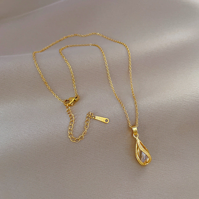 Collana pendente geometrica di lusso in acciaio al titanio con intarsio di strass, fresca, unisex