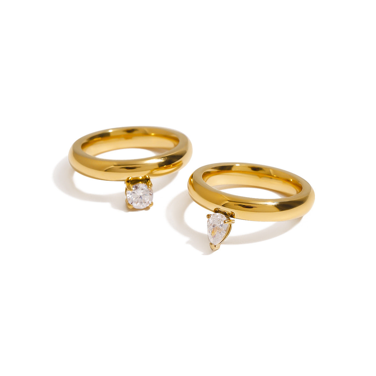 Elegante Anillo Geométrico de Acero Inoxidable con Circonita Cúbica y Triángulo para Mujer