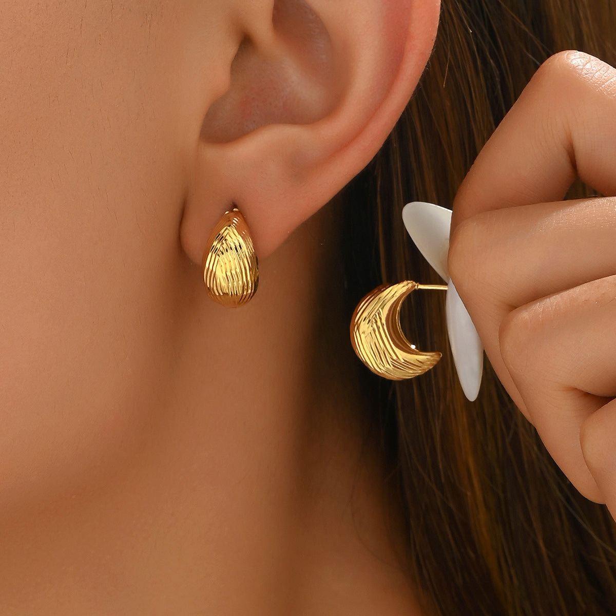 Pendientes minimalistas de tuerca de metal doblado con diseño geométrico para mujer, con revestimiento de cobre y postes de acero inoxidable