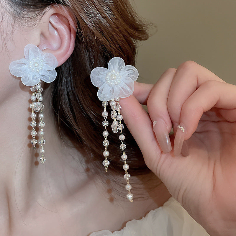 Orecchini a perno con perle e fiori delicati da donna, con perni in argento sterling 925 — Gioielli per l'orecchio freschi e dolci per primavera estate