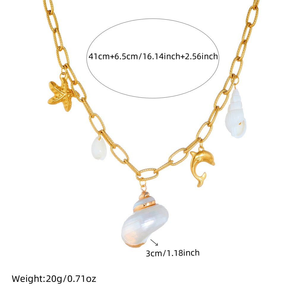 Collana con Ciondolo a Delfino a Conchiglia Vintage a Tema Spiaggia in Acciaio Inossidabile Placcato Oro con Intarsio in Madreperla su Catena a O da Donna