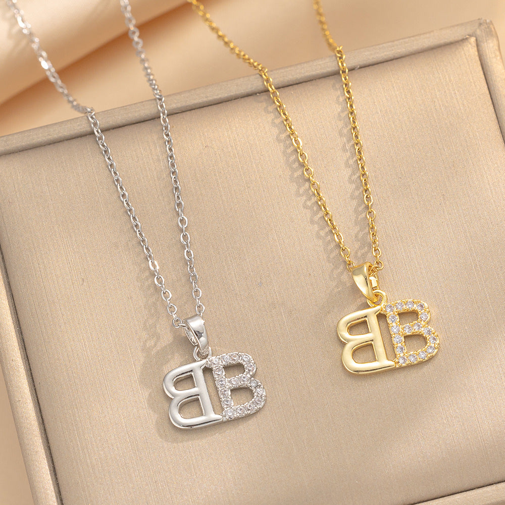 Collana con Pendente a Doppia Lettera B di Lusso Minimalista da Donna in Acciaio al Titanio con Finitura Ipoallergenica Placcata Sotto Vuoto