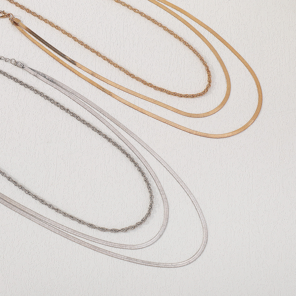 Collana a Catena Serpente Multistrato Geometrica Minimalista in Lega con Finitura Placcata per Donne