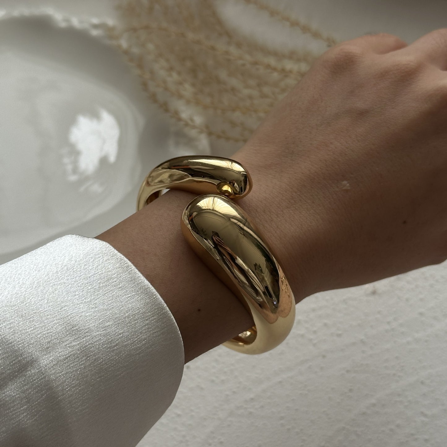 Fashion Geometric Teardrop Hollow Wrap Alloy Plated Cuff Bracelet and Ring Set