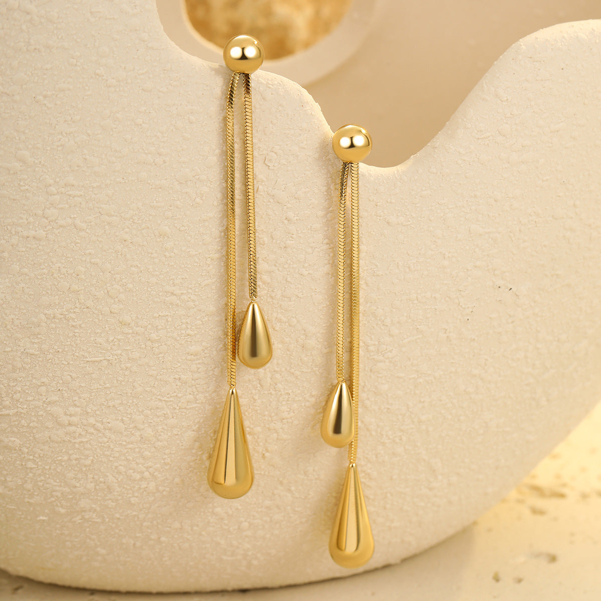Pendientes Minimalistas Retro de Acero Inoxidable con Forma de Gota para Mujer con Acabado Chapado