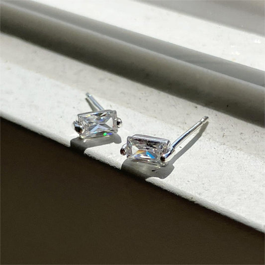 Orecchini a perno quadrati in zirconia cubica in stile coreano minimalista in argento sterling 925 da donna