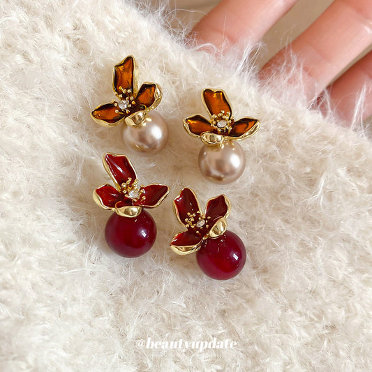 Elegant French Vintage Floral Pearl Stud Earrings with Enamel Finish for Women, Luxury-Style Everyday Wear