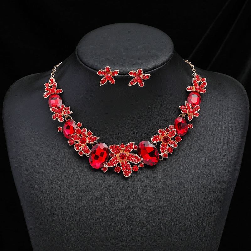 Exaggerated Vintage Floral and Leaf Pendant Necklace Set with Rhinestone Inlay on O-Chain Alloy Jewelry for Women