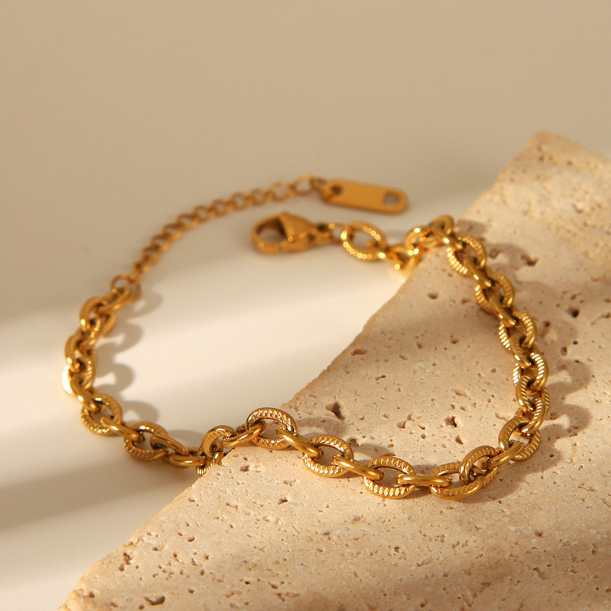 Minimalist Geometric Stainless Steel O-Chain Bracelet with 18K Gold Plating and Titanium Steel Accents