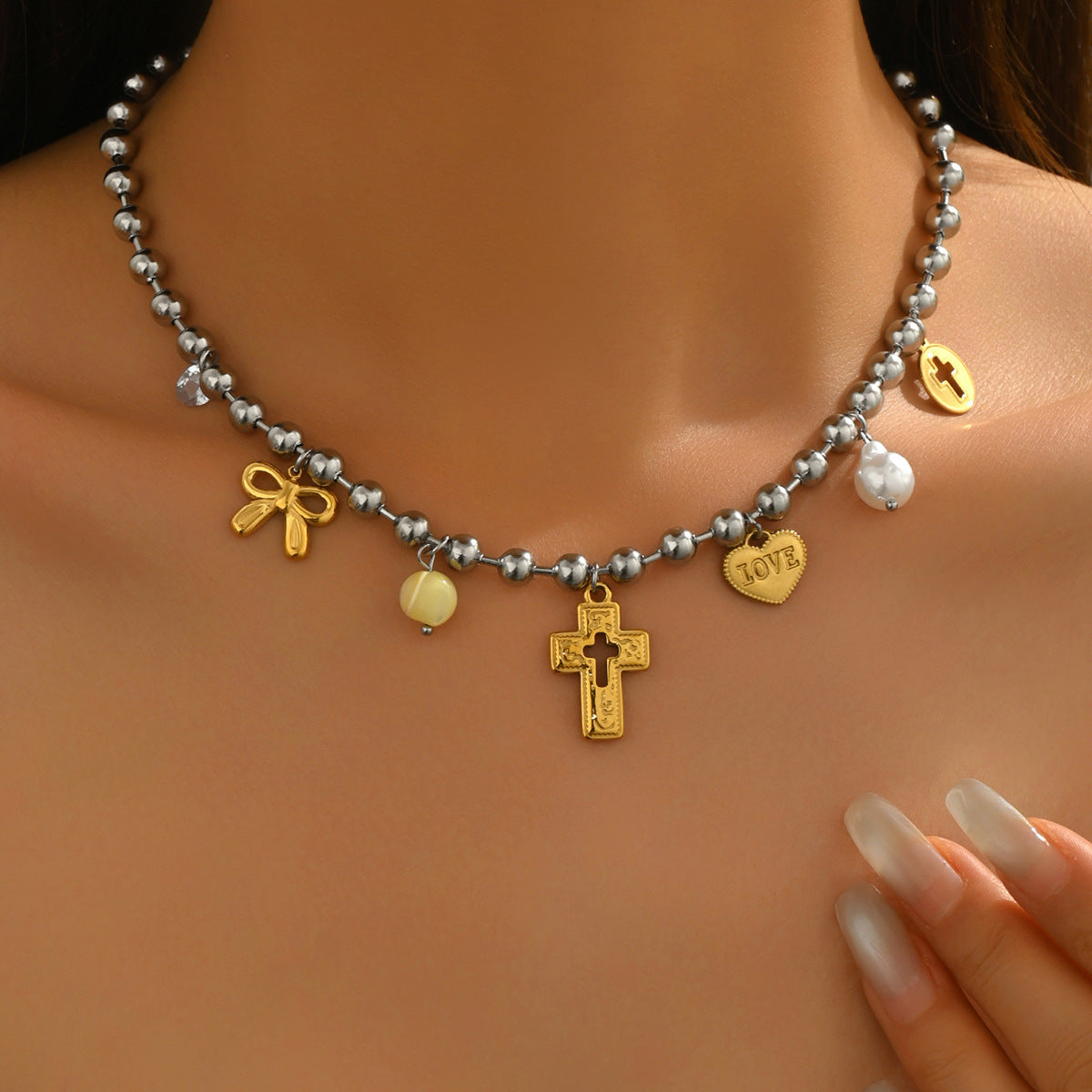 Collana con ciondolo a cuore geometrico e croce minimalista in lega di zinco da donna con catena intrecciata