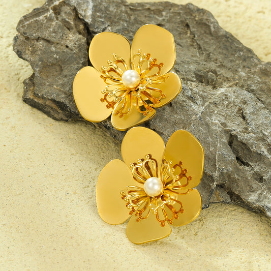 Orecchini a perno da donna in acciaio inossidabile con perla intarsiata a fiori minimalisti e finitura lucida