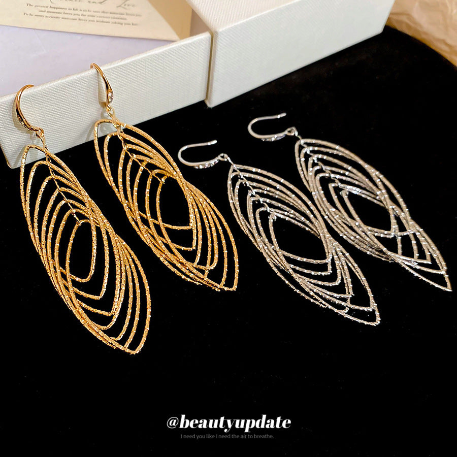 Pendientes Minimalistas Geométricos Ovalados Calados para Mujer de Hierro con Acentos de Circonita