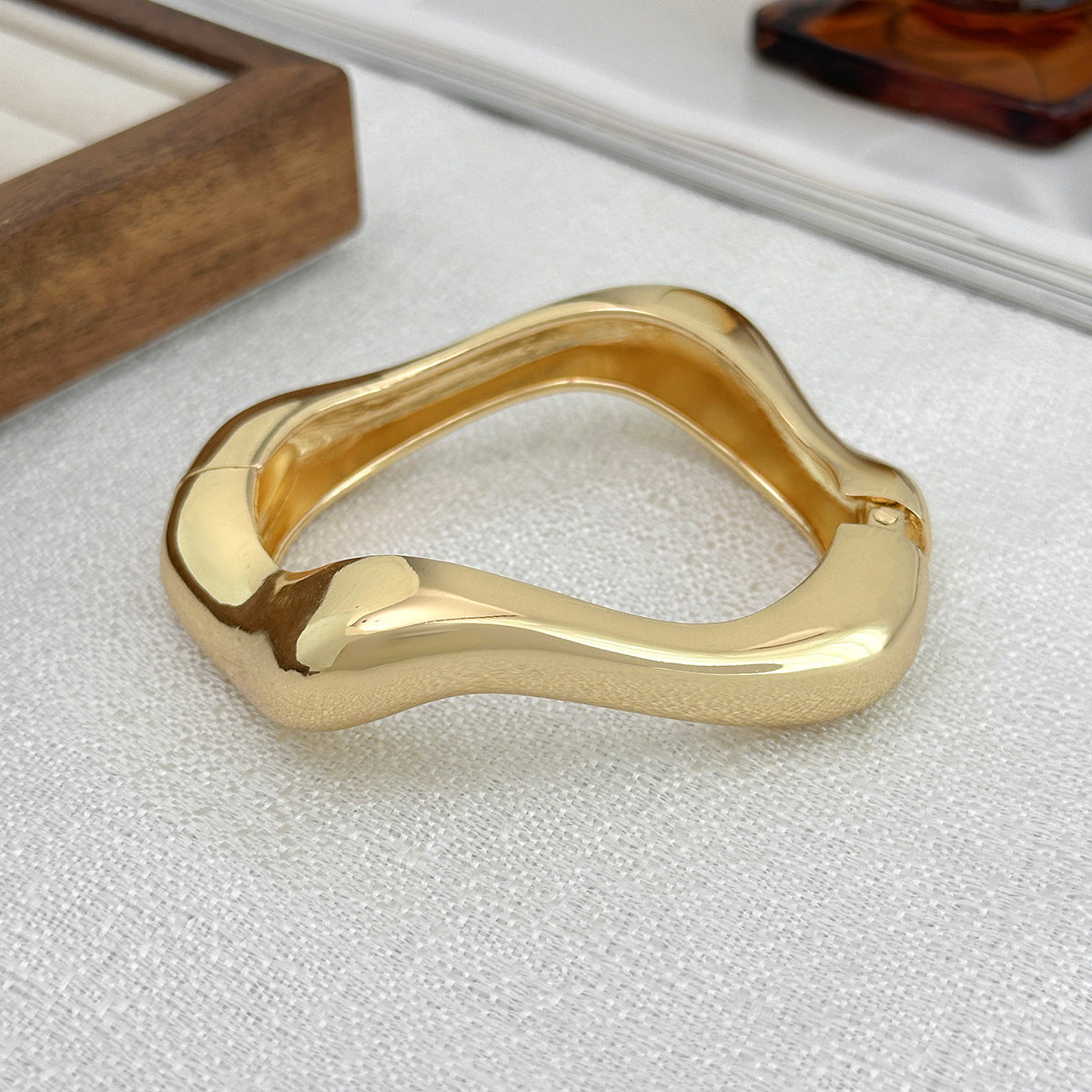 Minimalist Luxury Geometric Oval Gradient Resin Plated Wide Cuff Bracelet