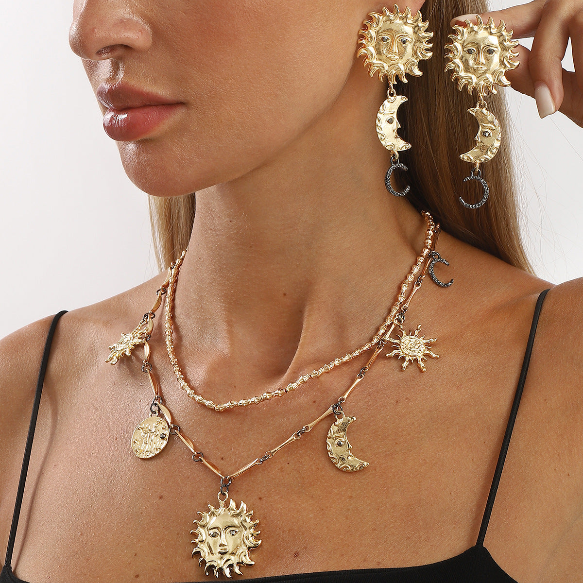 Orecchini Pendenti con Nappa a Volto di Sole e Luna Geometrico Vintage con Intarsio di Strass e Lega Elettroplaccata
