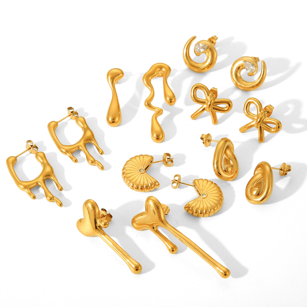 Pendientes de tuerca geométricos de corazón con lazo de acero inoxidable chapado en oro de 18 quilates irregulares de moda para mujer