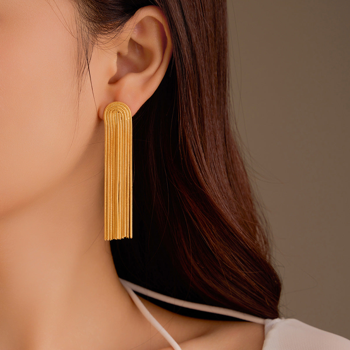 Aretes largos de acero inoxidable estilo vintage con borlas y baño de oro de 18 quilates para mujer