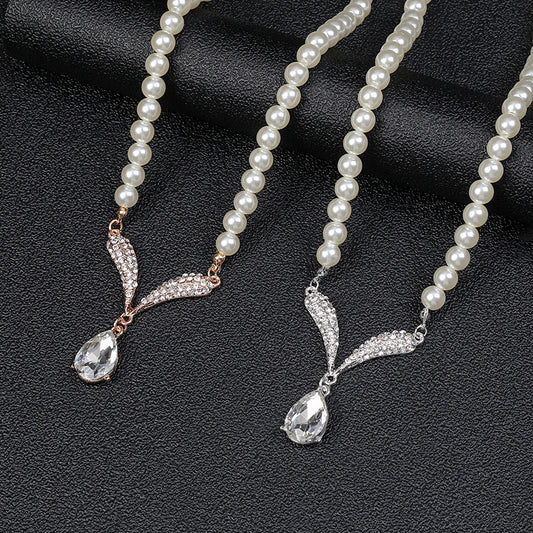 Elegante conjunto de collar y pendientes de perlas para mujer con colgante de corazón con incrustaciones de diamantes de imitación, aleación chapada, estilo fresco y dulce