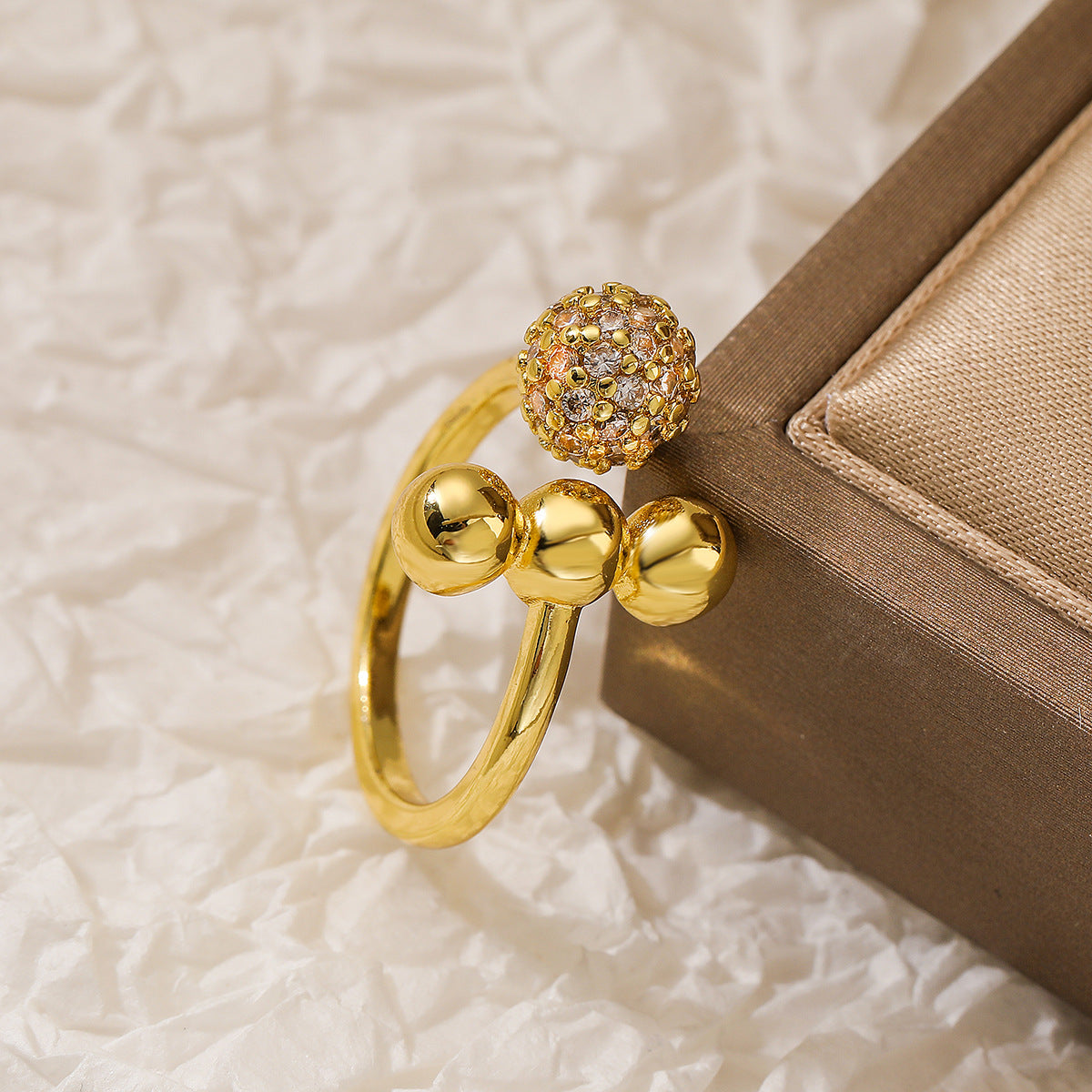 Anello geometrico irregolare minimalista da donna in rame con zirconi micro-pavé e perle