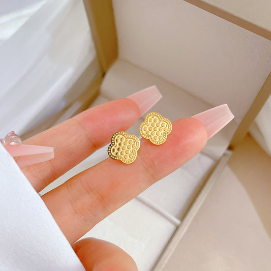 Minimalist Clover-Shaped Titanium Steel Stud Earrings with Plated Finish for Women