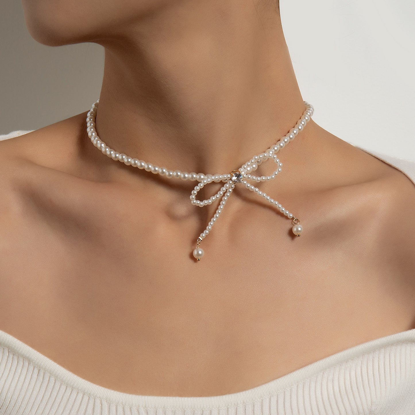 Elegant Bow-Shaped Alloy Necklace with Rhinestone Inlay and Plated Finish for Women