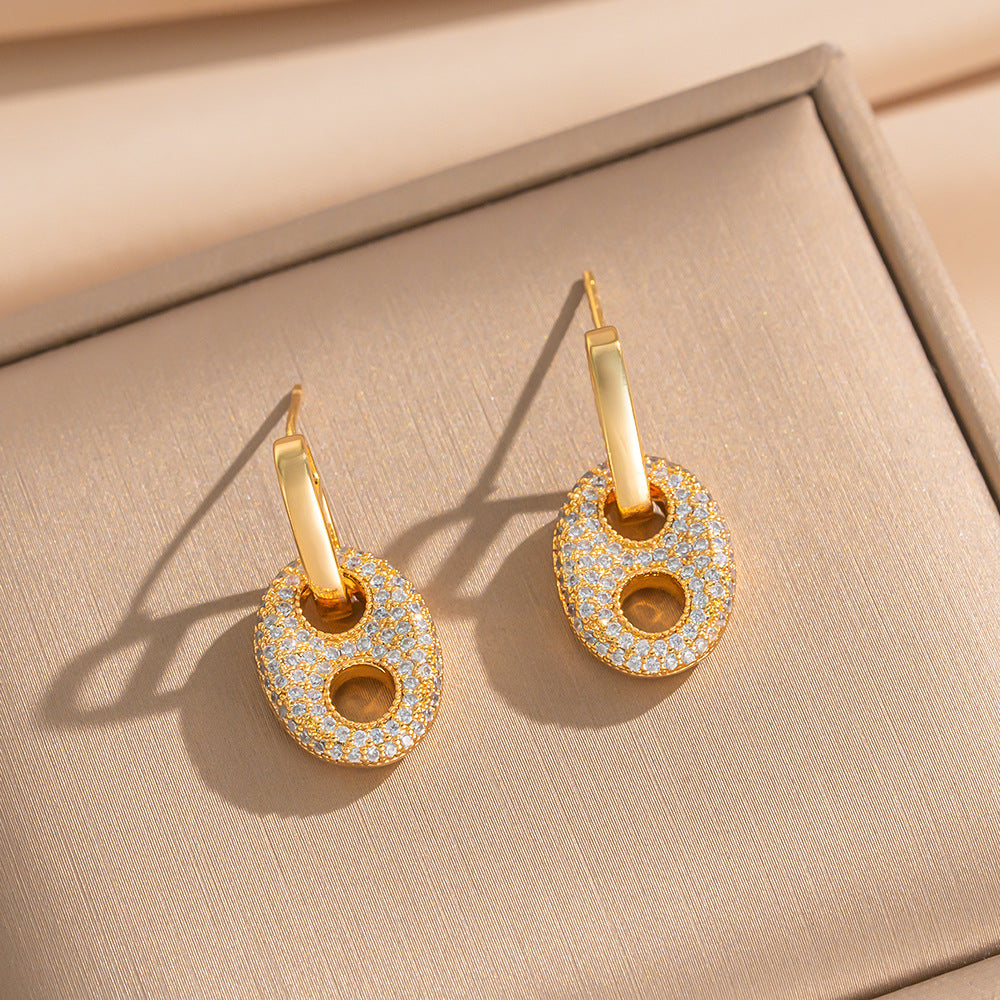 Set di Collana e Orecchini da Donna Lusso Minimalista a Forma di Naso di Maiale Geometrico in Acciaio al Titanio con Placcatura in Oro 18K e Intarsio di Strass
