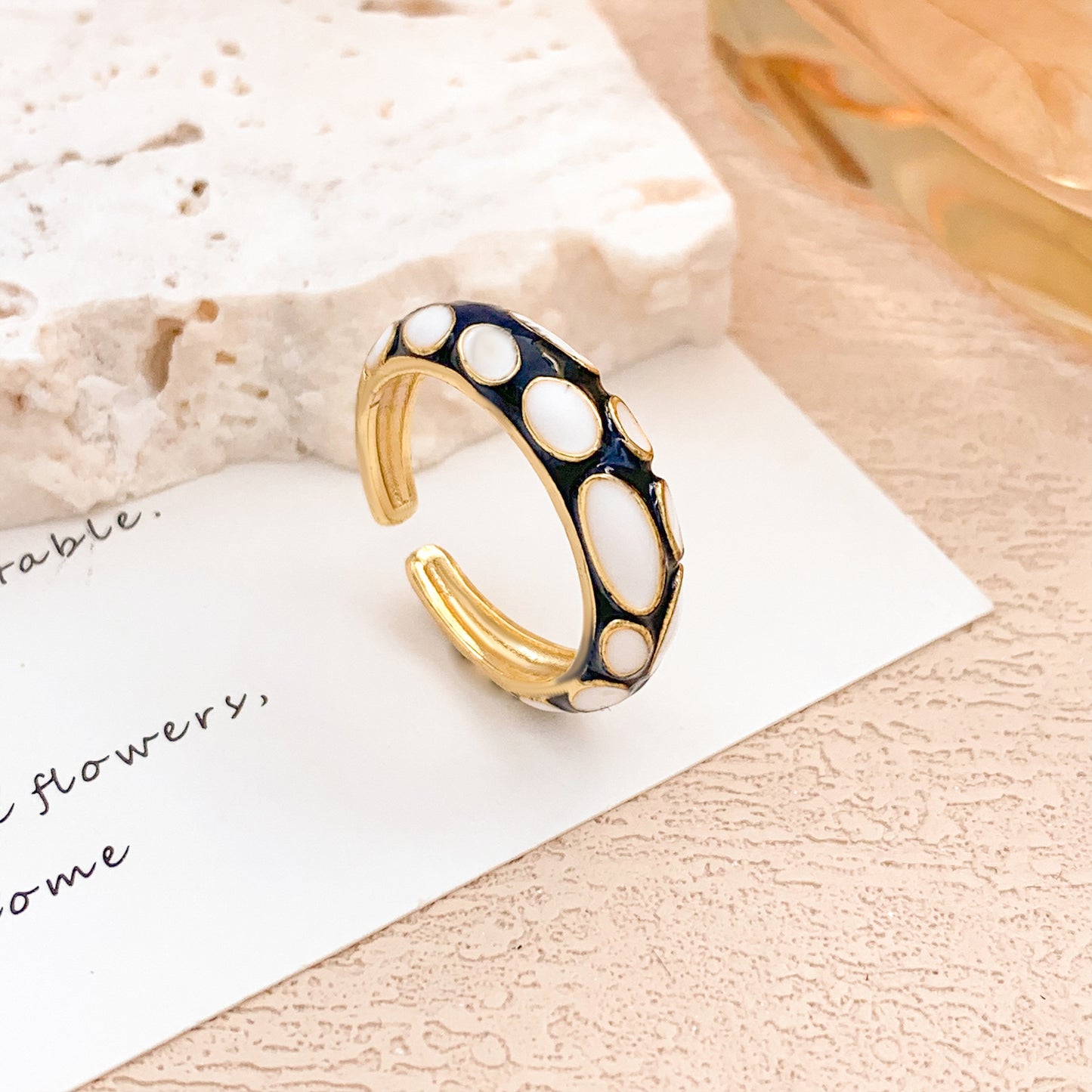 Anello regolabile aperto da donna vintage elegante in lega placcato oro con olio a goccia a pois geometrici
