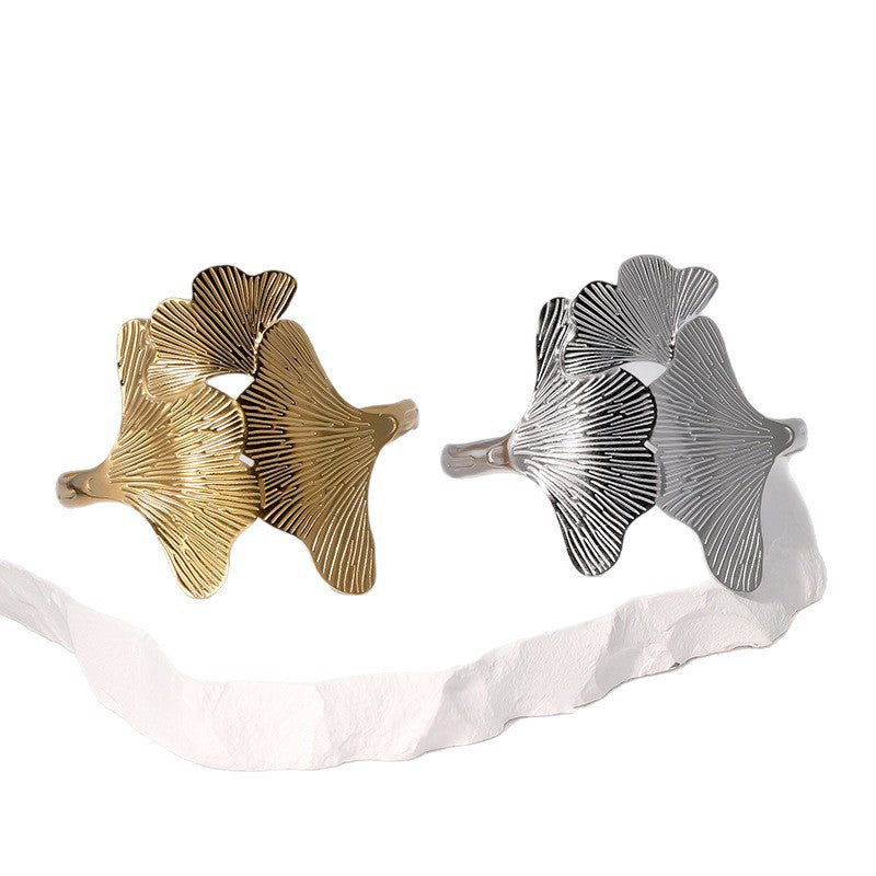 Bracciale da donna minimalista a foglia di Ginkgo in acciaio inossidabile con finitura galvanica