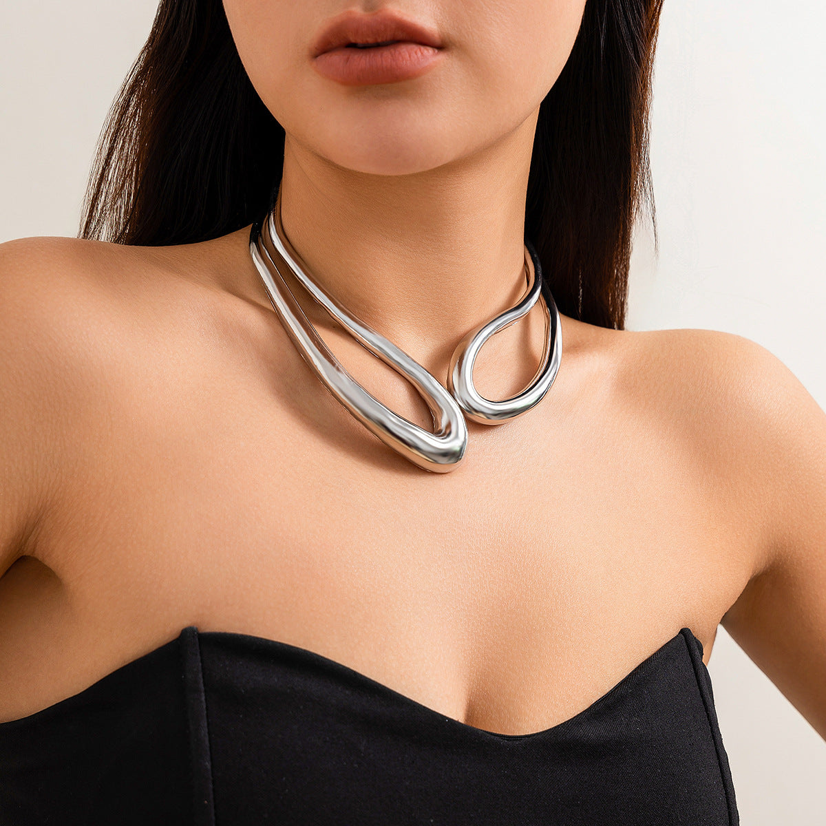 Minimalist Geometric Double-Ring Alloy Choker Necklace for Women with Smooth Polished Finish and Irregular Vintage-Inspired Design
