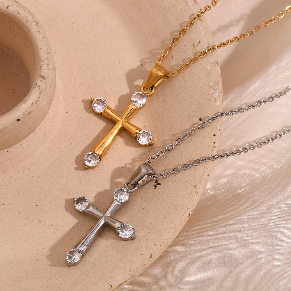 Collar con Colgante de Cruz Minimalista de Acero Inoxidable con Baño de Oro de 18K y Circonitas Blancas Microincrustadas para Mujer