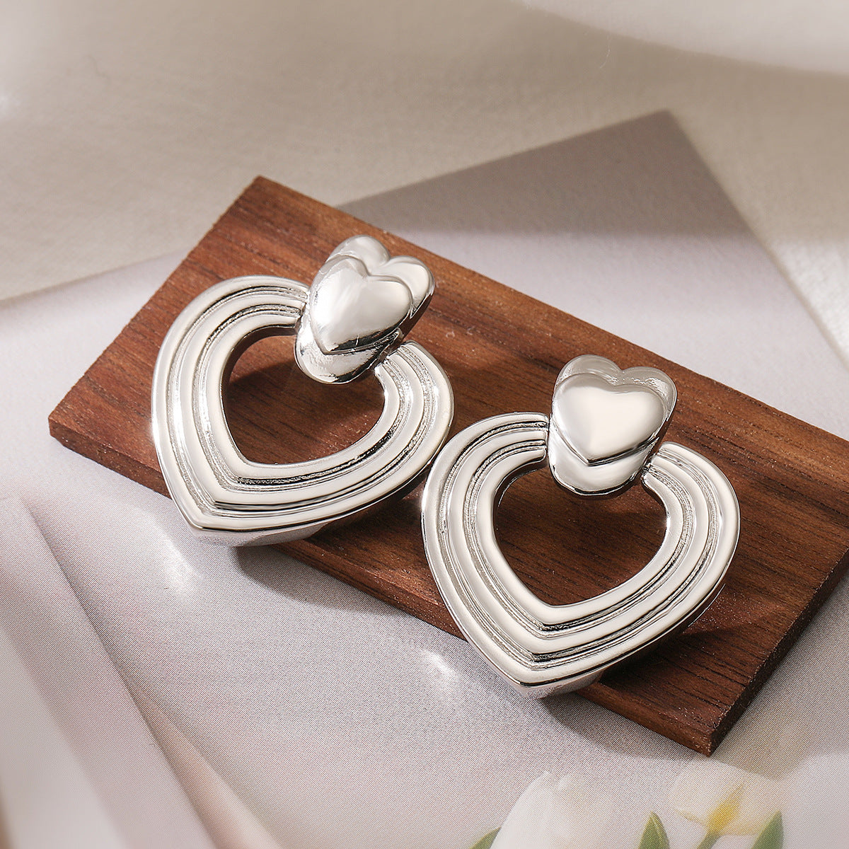 Minimalist Spiral Heart-Shaped Copper Earrings with Real Gold Plating for Women, Irregular Geometric Design, Luxury-Inspired Fashion Jewelry