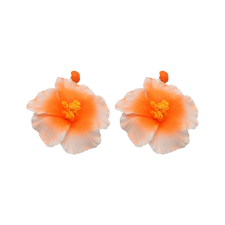 Orecchini floreali delicati con fiore in tessuto e perni in acciaio inossidabile da donna