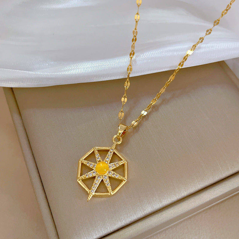Collana con pendente a stella geometrico minimalista da donna in acciaio al titanio con strass micro-pavé su catena clavicolare