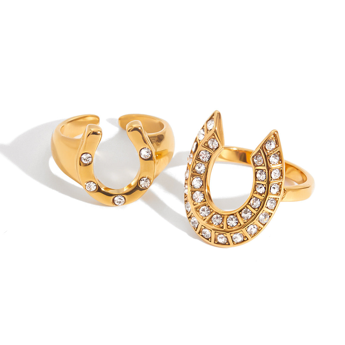 Anello geometrico aperto a ferro di cavallo Fashion-Commuter in acciaio al titanio con placcatura in oro 18 carati e zircone bianco