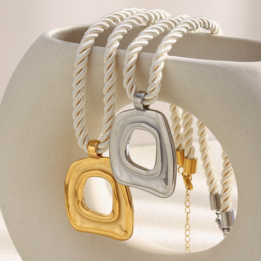 Collana con ciondolo quadrato geometrico minimalista e cavo da donna in acciaio inossidabile placcato oro 18 carati