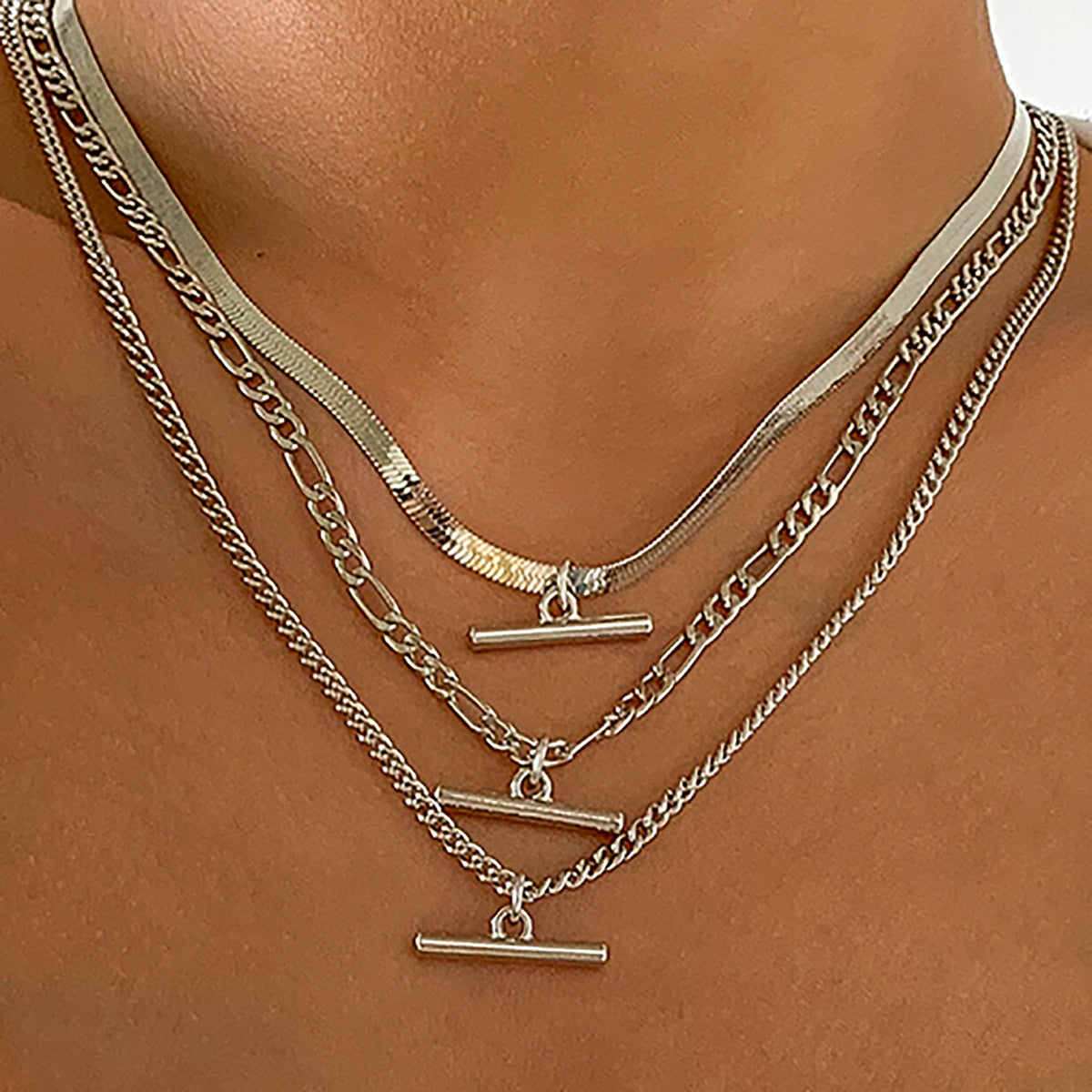 Collana a croce punk minimalista con ciondolo a catena serpentina in lega con finitura galvanica da donna